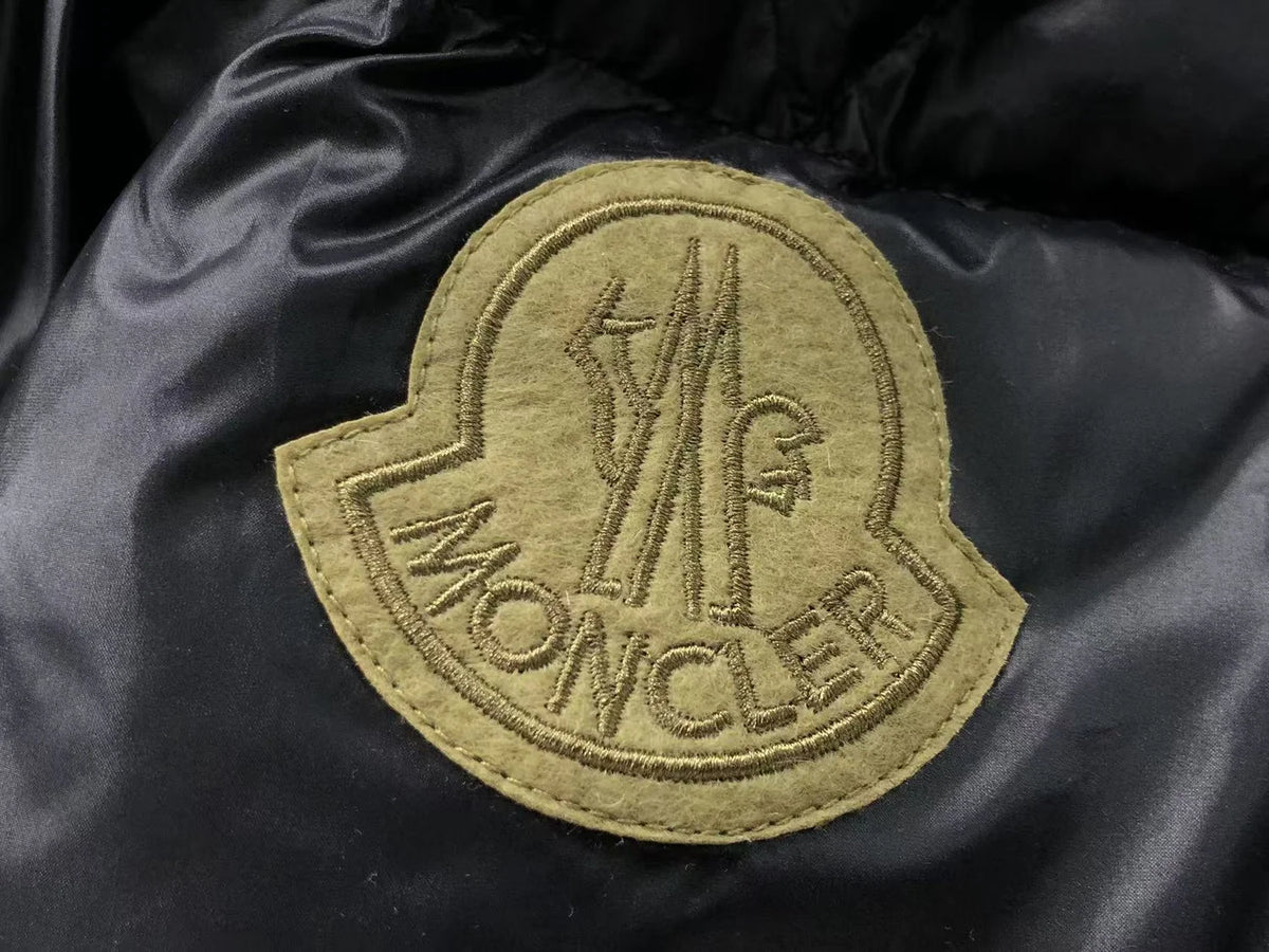 Moncler Sumido Down Jacket — Black